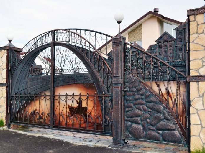 bridge-shaped gate