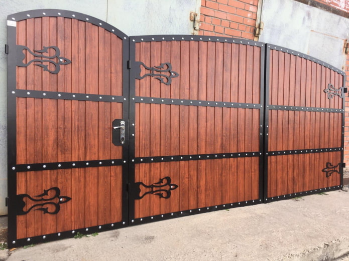 imitation of forged gates