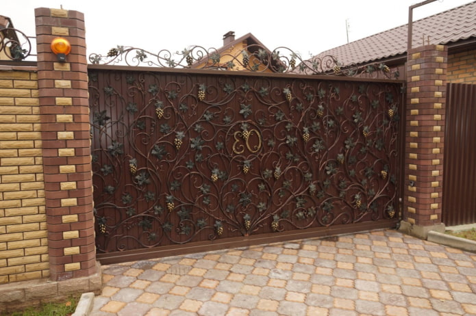 gates decorated with forged elements