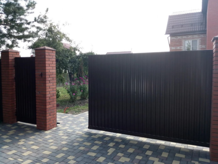 sliding gates made of corrugated sheets