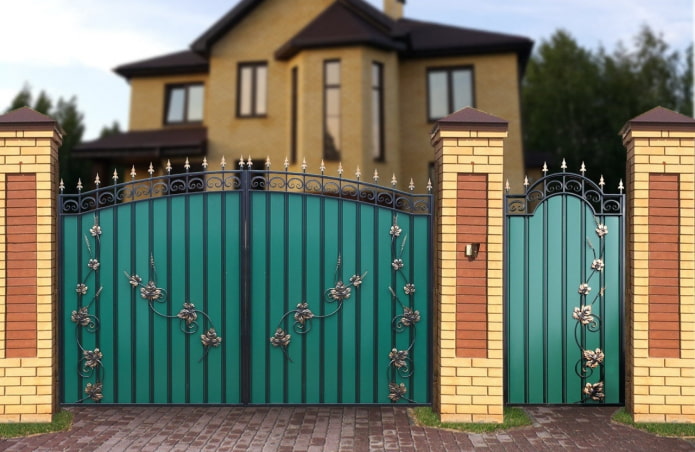 swing gates with a wicket