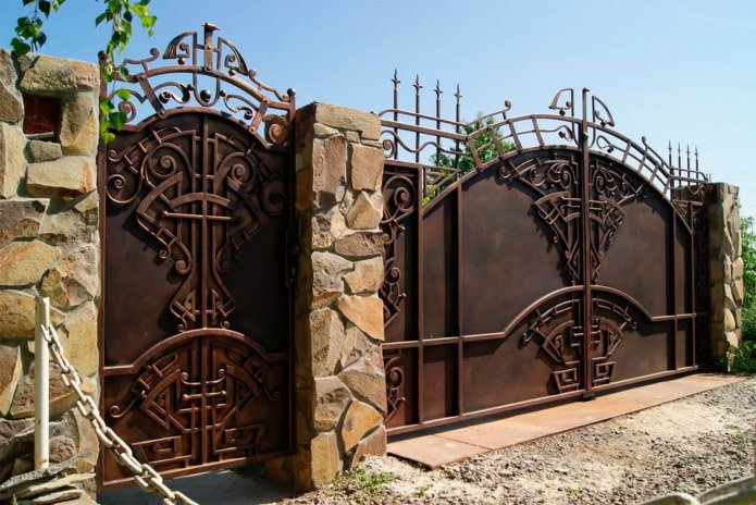 gates with classic decor