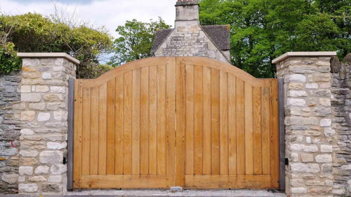 gates in the Provence style