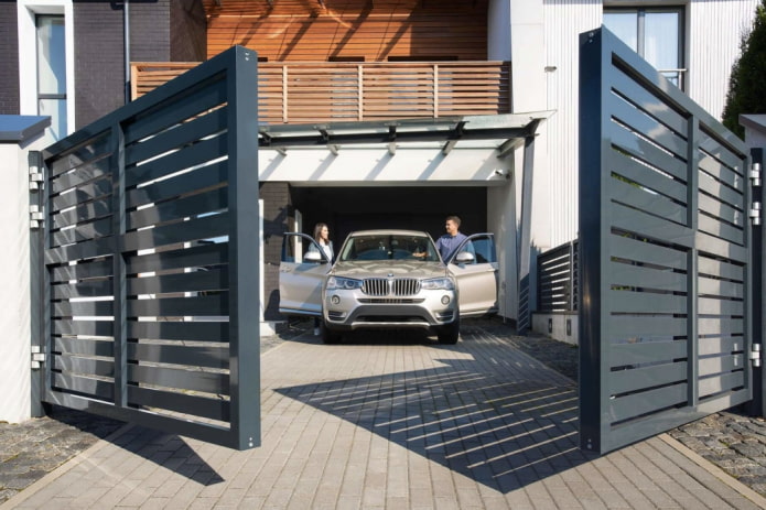 dark swing gates