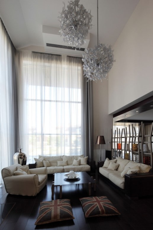 curtains to the ceiling in the house
