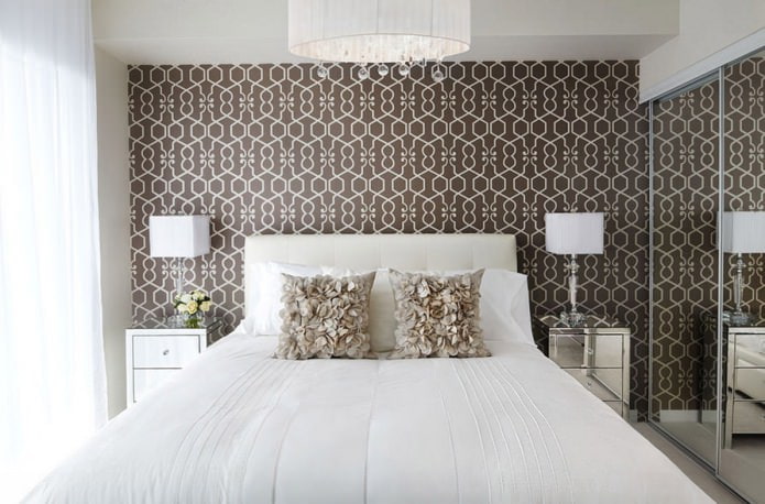 Wallpaper in the bedroom interior: ornament