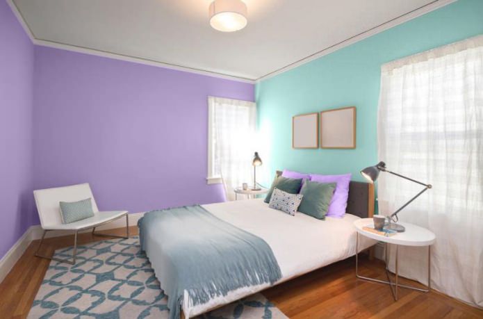 Combined wallpaper of different colors in the bedroom