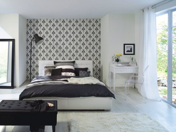 Combined wallpaper in the bedroom