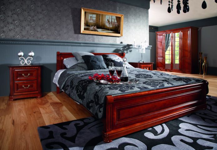 Combined wallpaper in a classic bedroom with a border