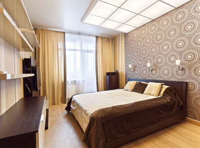 Combined wallpaper in the bedroom: patterned