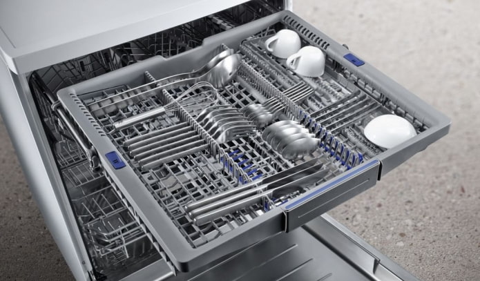 Upper cutlery tray