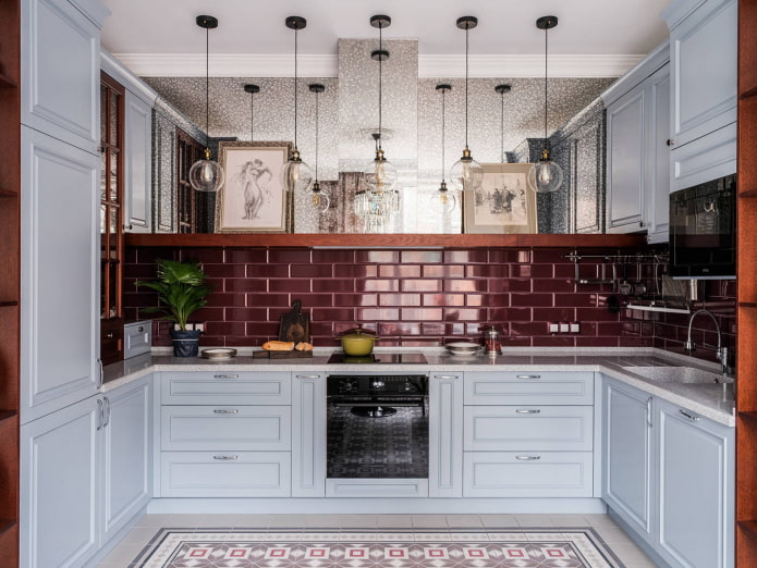 mirror wall in the kitchen