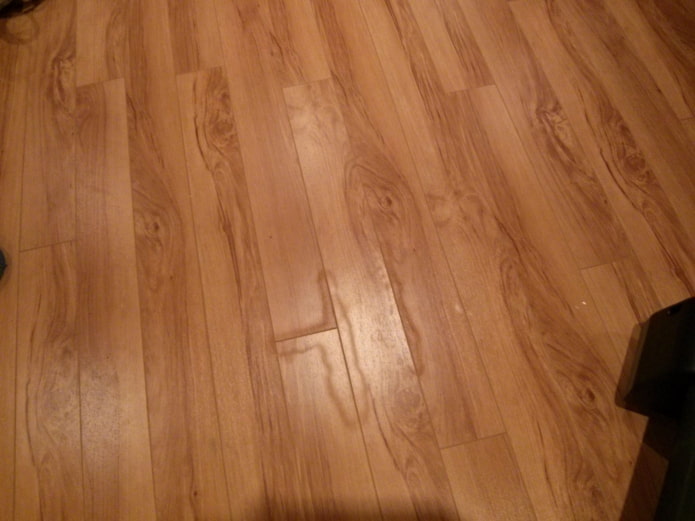swelling of laminate seams