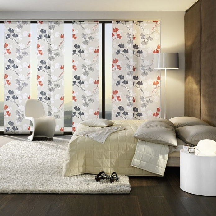 Japanese panels in the bedroom interior