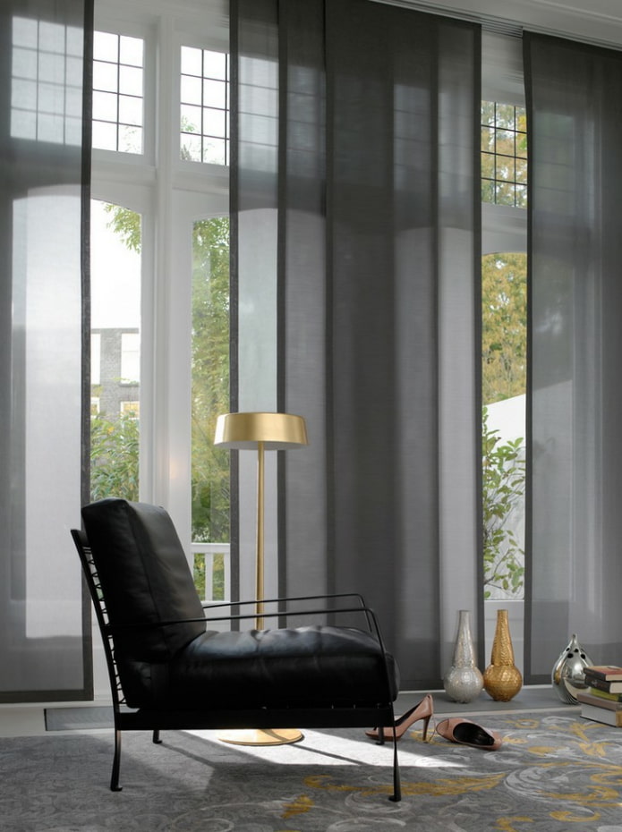 Japanese panels in the living room interior