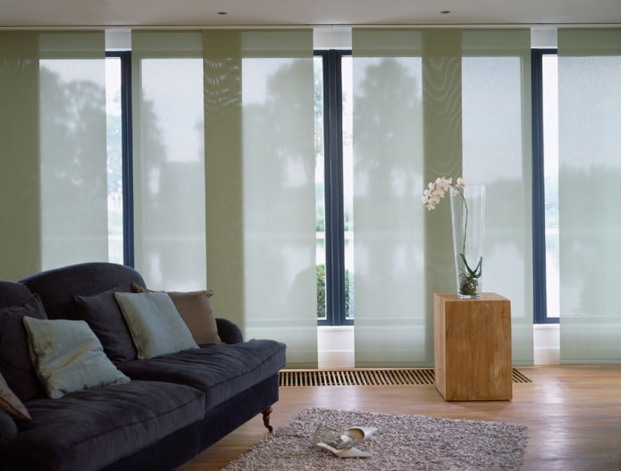 Japanese monochromatic curtains in the interior