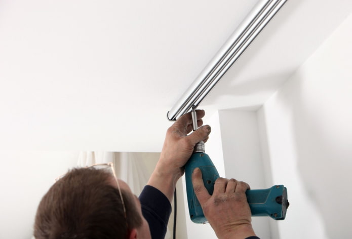 installing the curtain rod