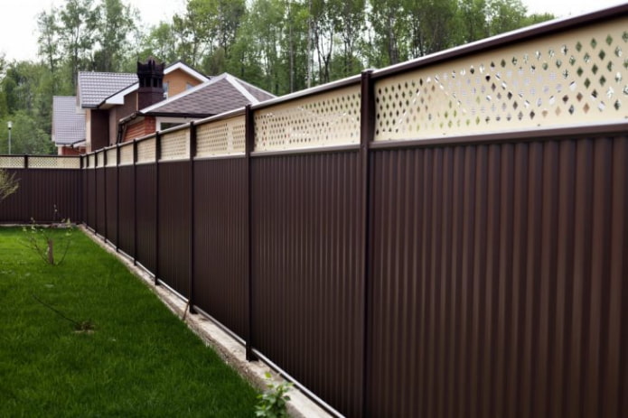 Fence made of corrugated sheet on a strip foundation