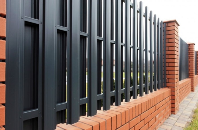 Euro picket fence with brick columns