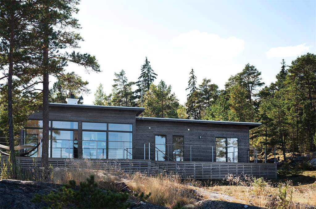 one-story house with panoramic windows