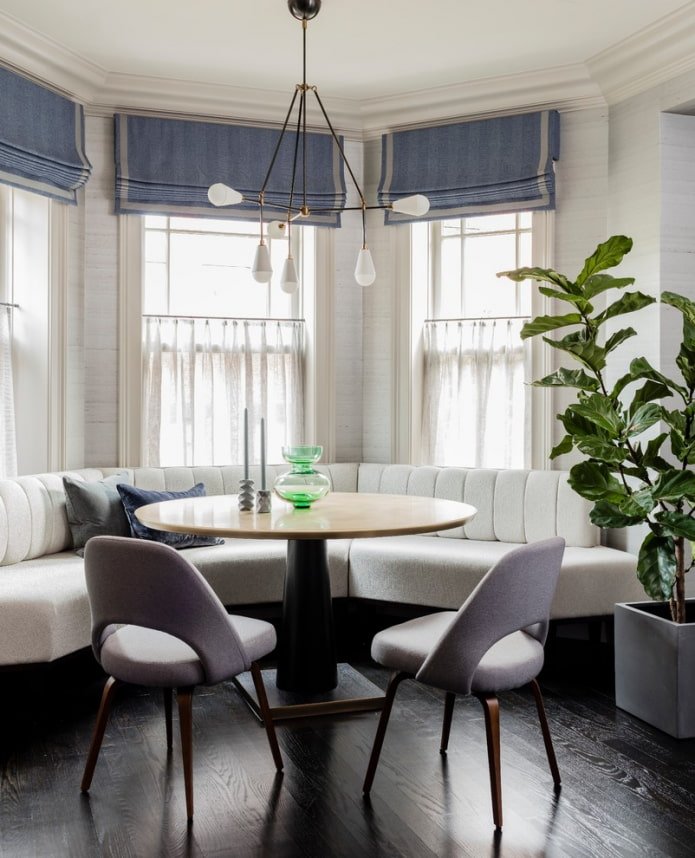 Cafe curtains in the interior