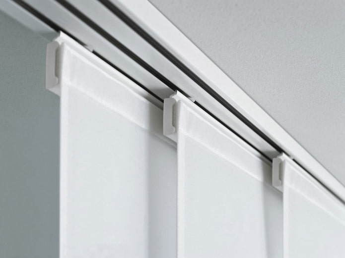Fastening Japanese curtains
