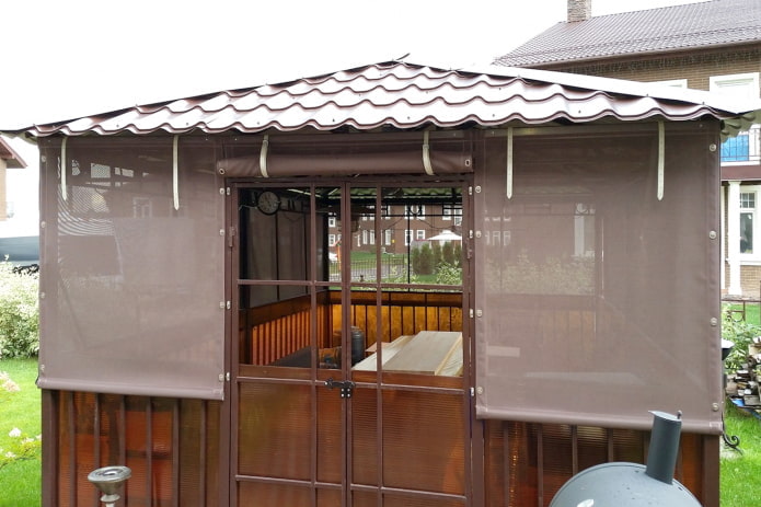 Roller curtains made of tarpaulin