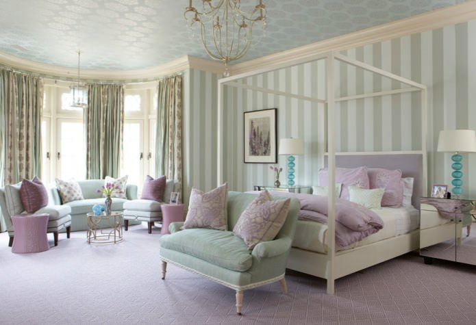 Green stripes on the walls in the bedroom