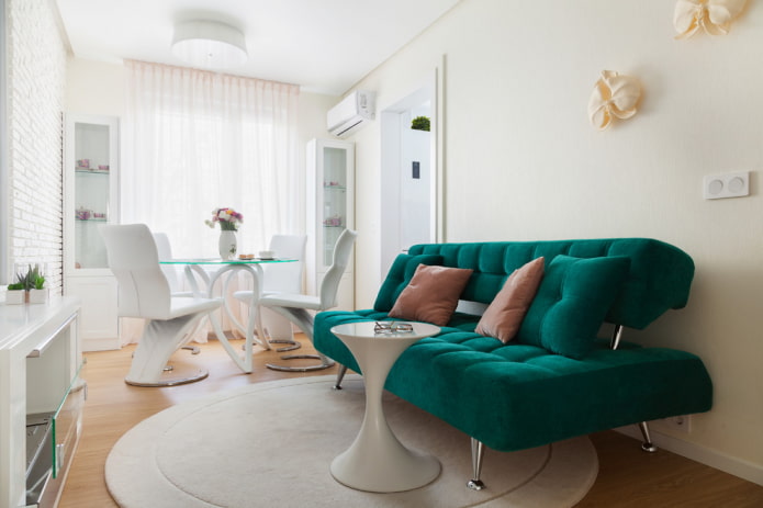 emerald sofa in the interior