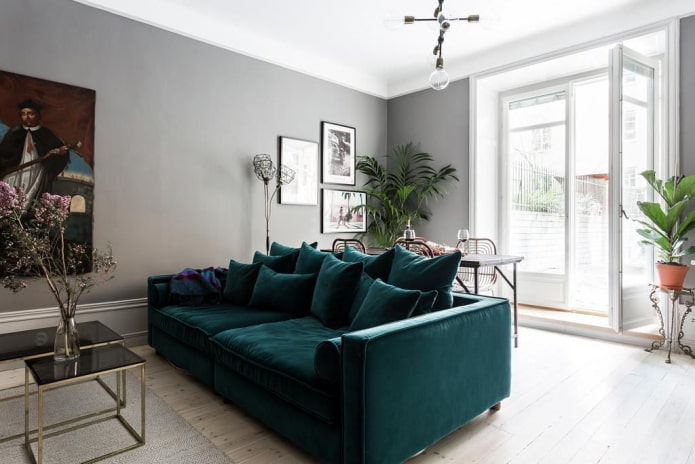 emerald sofa in the interior
