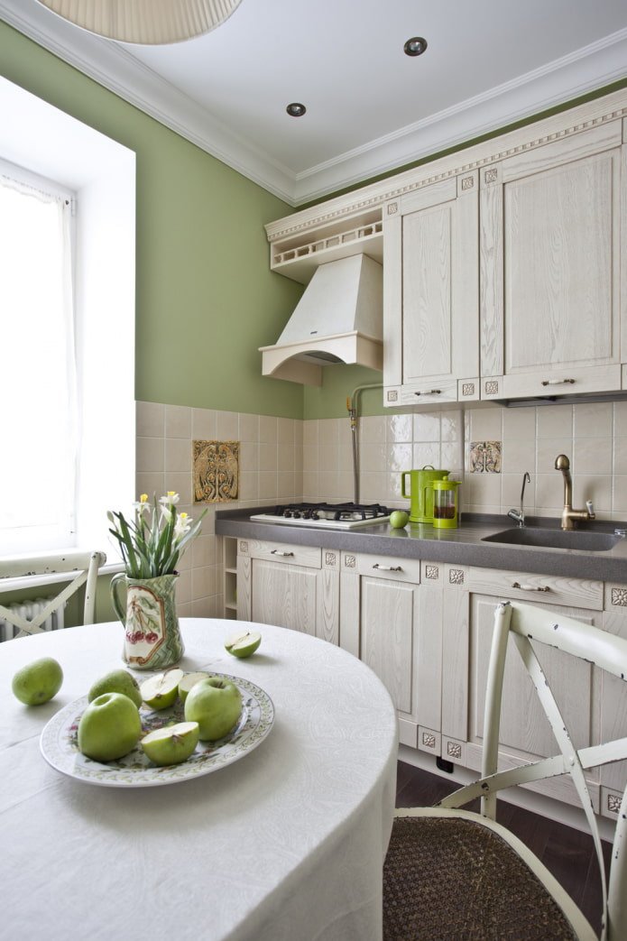 green kitchen in a classic style