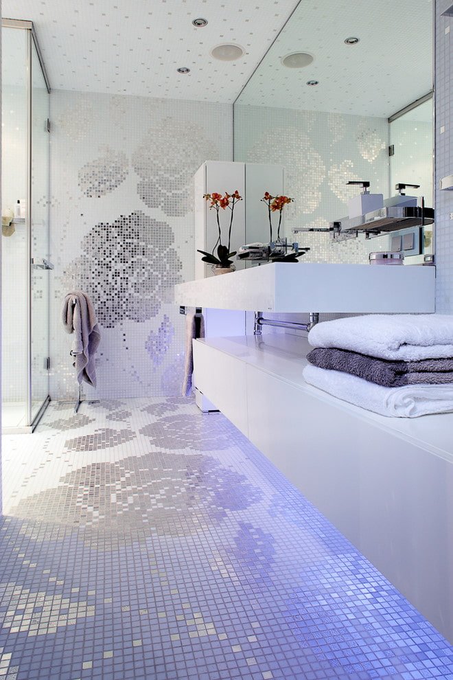 Mosaic composition in the bathroom