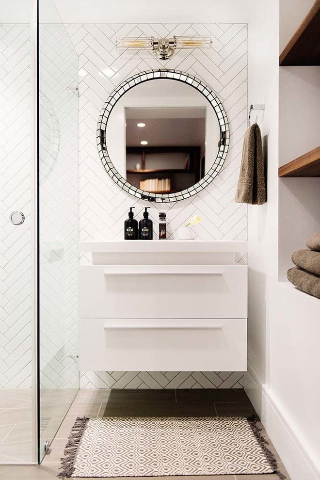Round mirror with mosaic