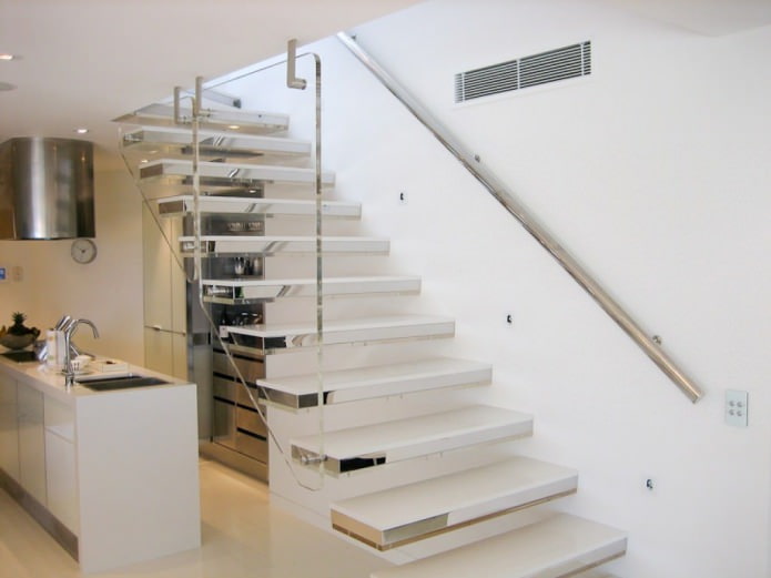Mirror tiles in staircase design