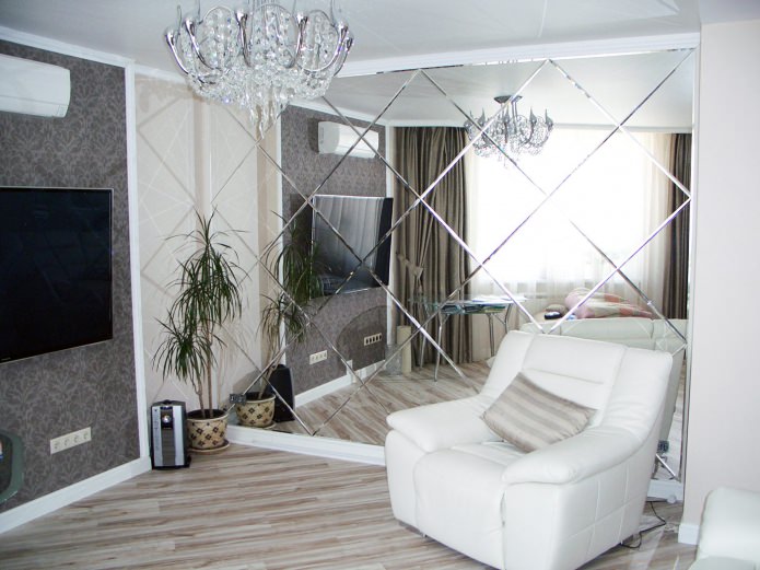 Mirror tiles in the interior