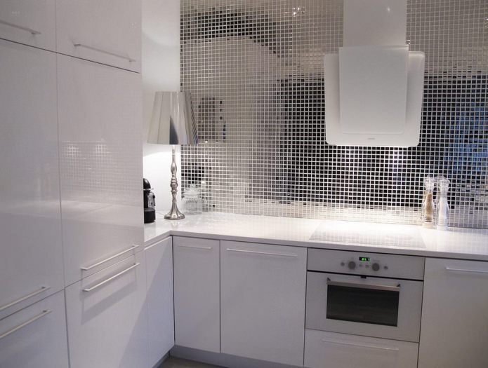 Mirror tiles in the kitchen interior