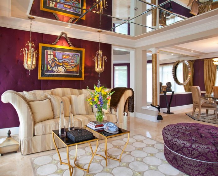 mirror ceiling in the hall
