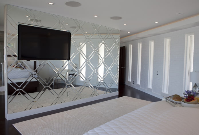 beveled mirror with rhombuses in the interior