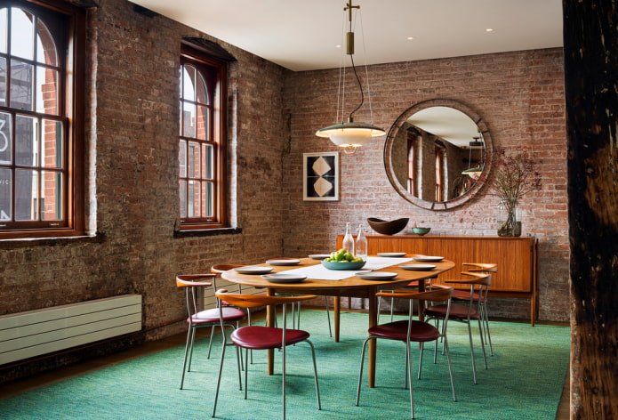 mirror in the dining room in the loft style