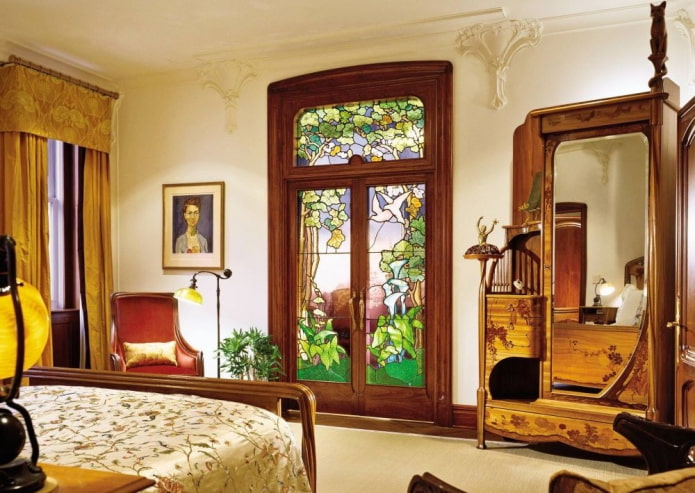 mirror in the bedroom in the modern style