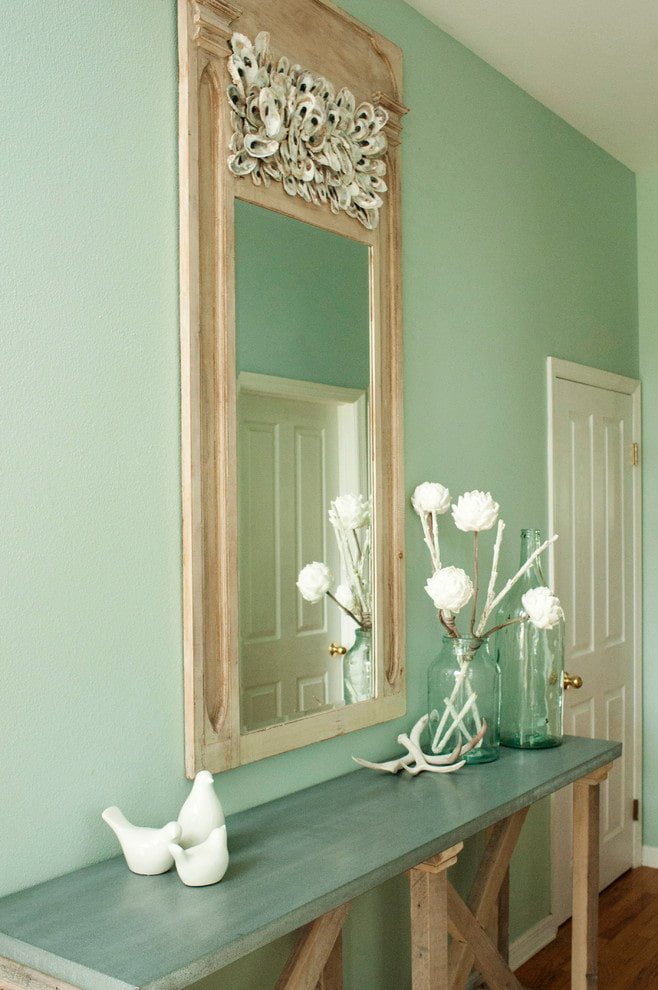 mirror decor in the hallway interior