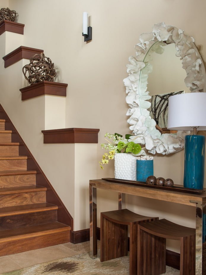 mirror decor in the hallway interior