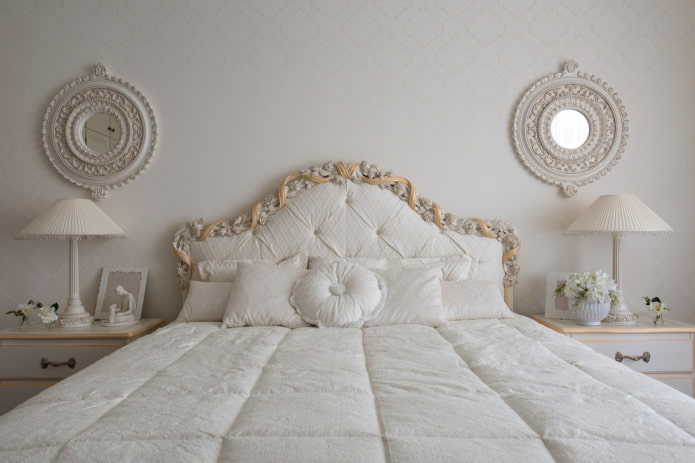 mirror decor in the bedroom interior