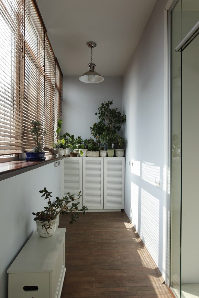 horizontal blinds on the loggia