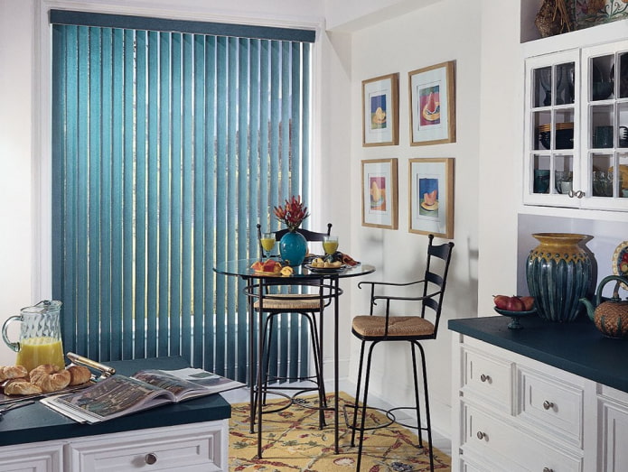 Blinds to the floor