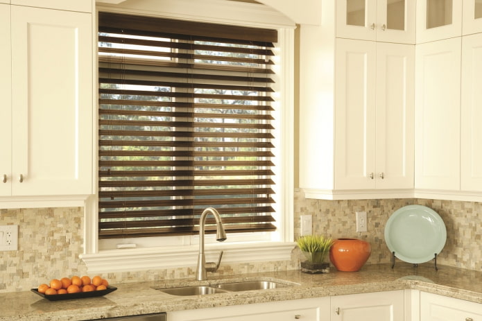 Contrasting blinds