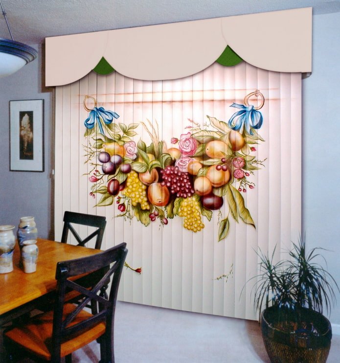 Blinds with a pattern