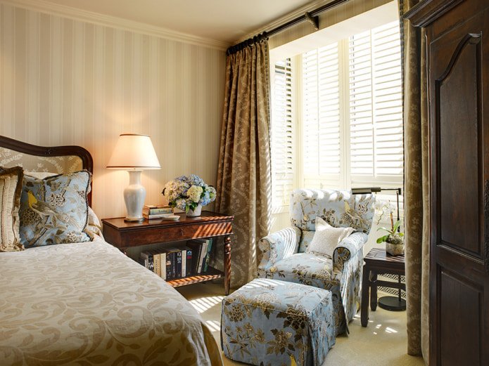 blinds in a classic interior