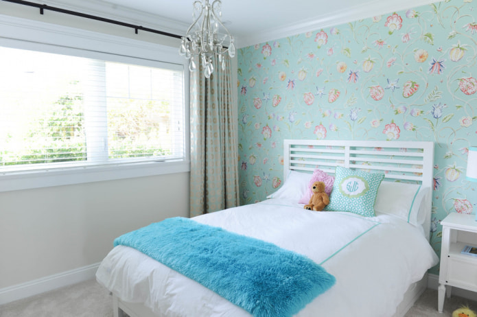 blinds in a teenager's room