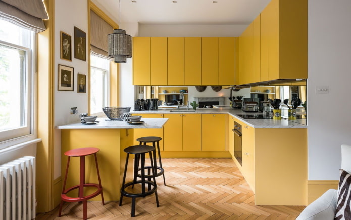 kitchen decoration in yellow tones